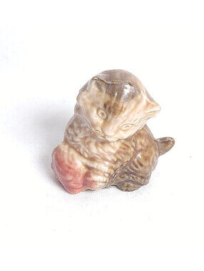 Vintage Wade Whimsies Red Rose Tea Miniature Animal Figures - Kitten (B)